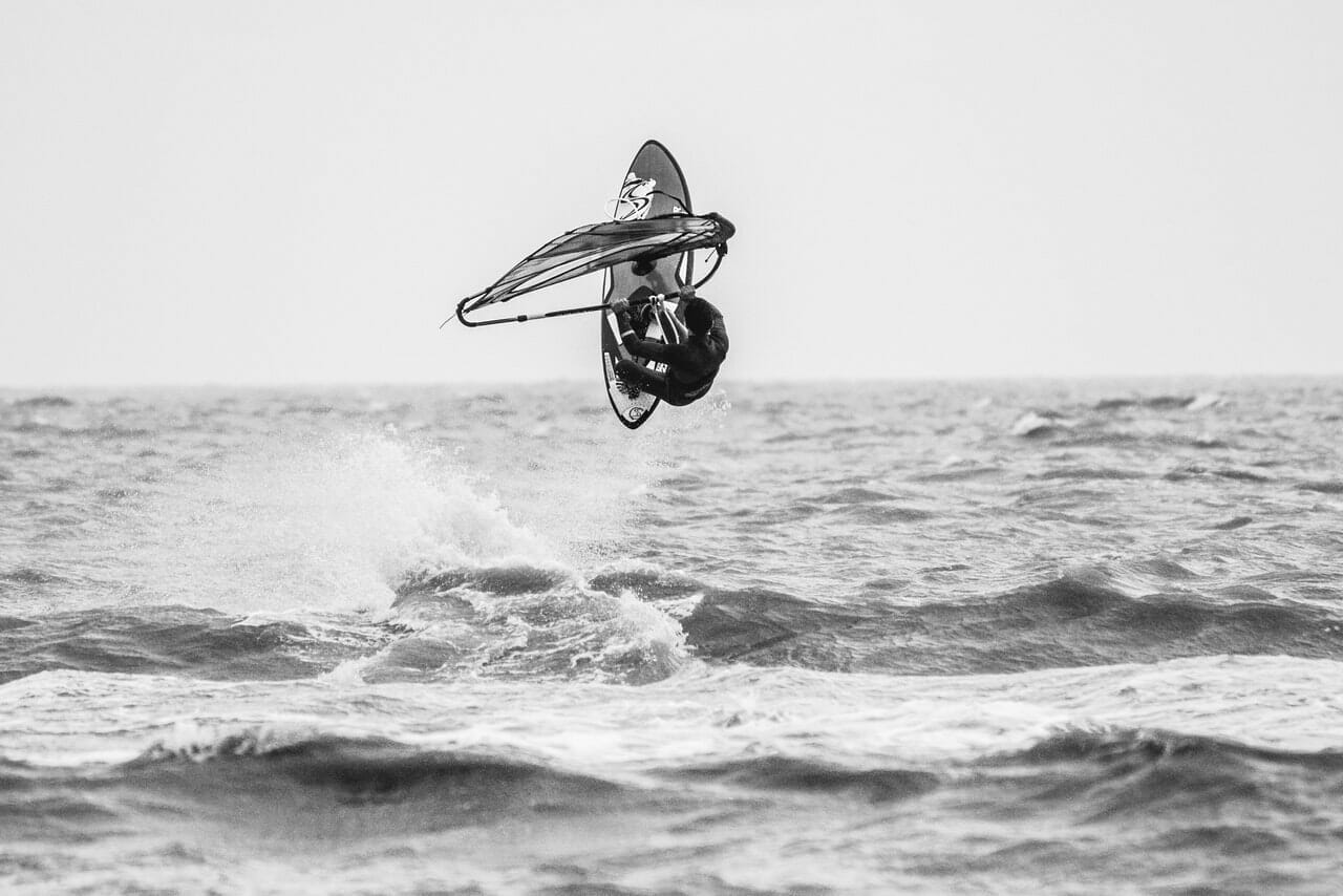 Lire la suite à propos de l’article Wingfoil Fone : Strike la différence avec les autres ailes de surf foil