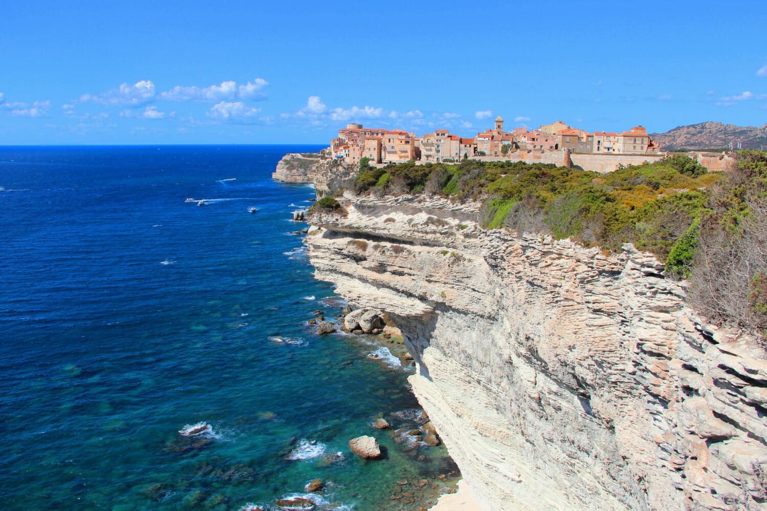You are currently viewing Quand et comment visiter Bonifacio, la perle du Sud de la Corse !