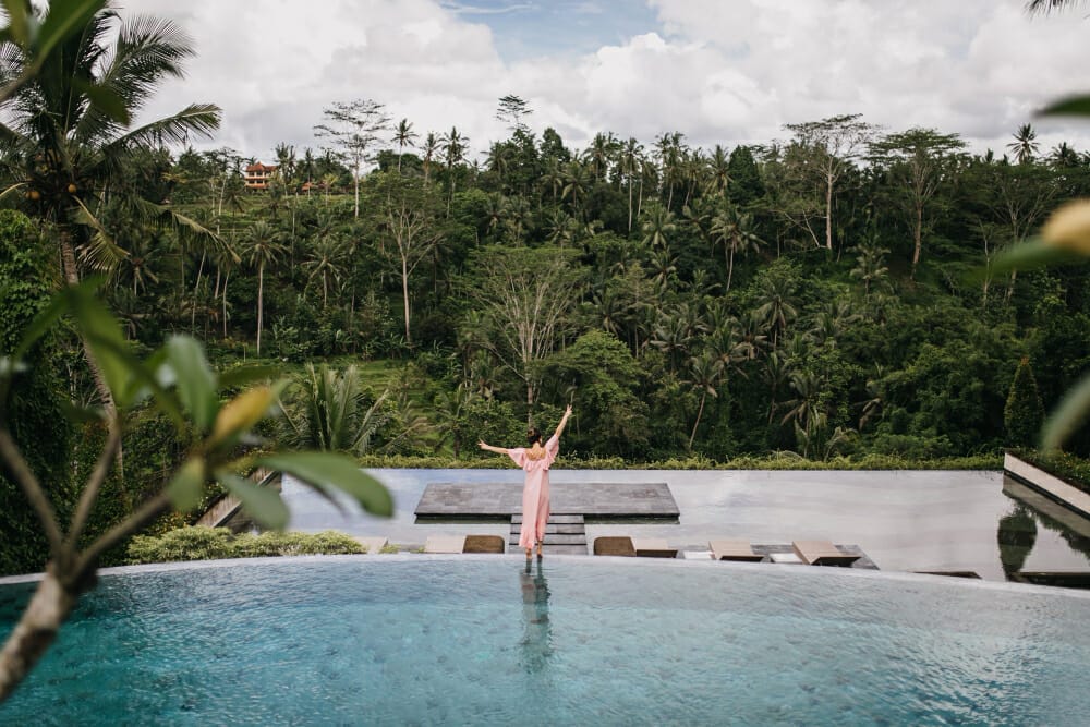hotel vip Bali avec grande piscine à débordement grand confort