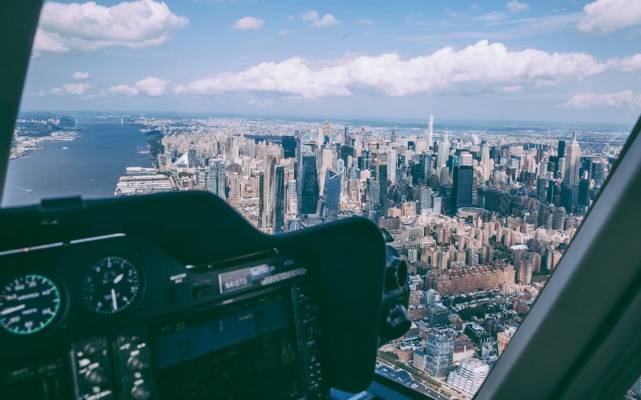 Lire la suite à propos de l’article Explorez New York depuis le ciel : une expérience inoubliable en hélicoptère