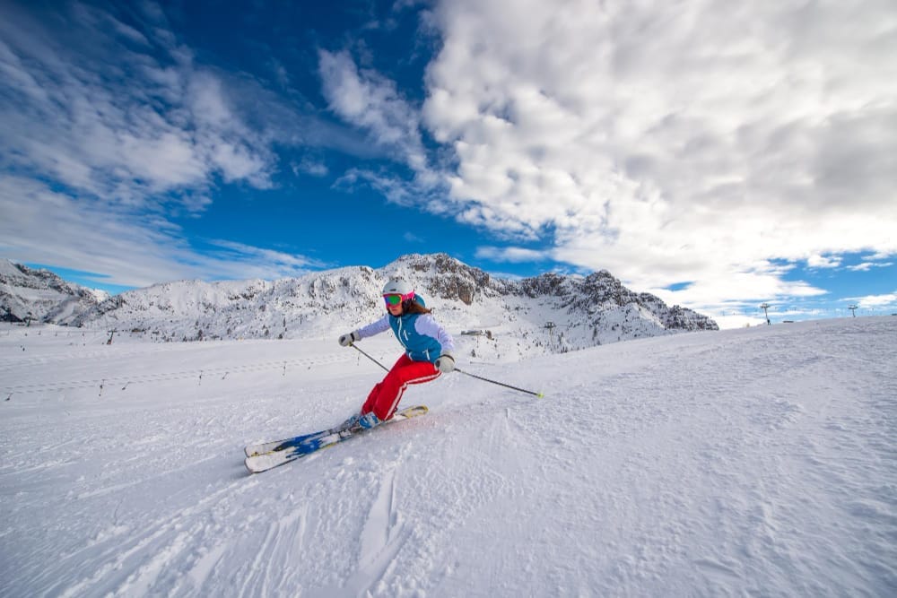 skier dans les Alpes et profiter des sports d'hiver
