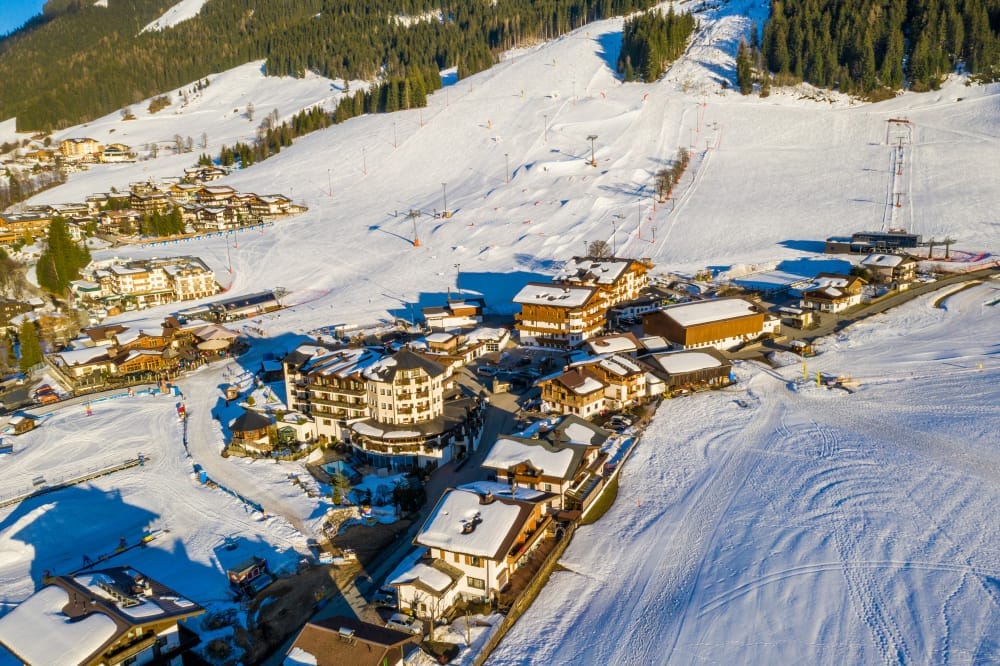 charmant village vacances sport d'hiver au pied des pistes de ski