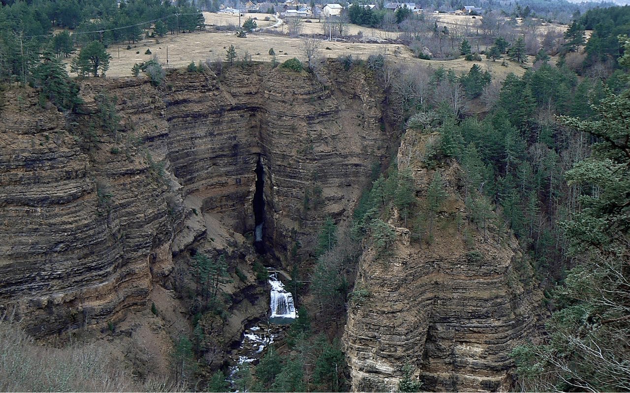 You are currently viewing L’Abîme de Bramabiau et son patrimoine géologique exceptionnel dans les Cévennes